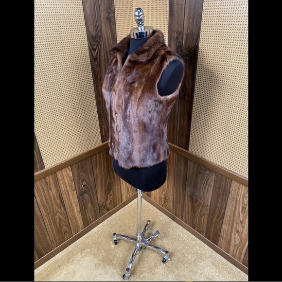 BEAUTIFUL REVERSIBLE BROWN RANCH MINK FUR VEST XS - Picture 2 of 9